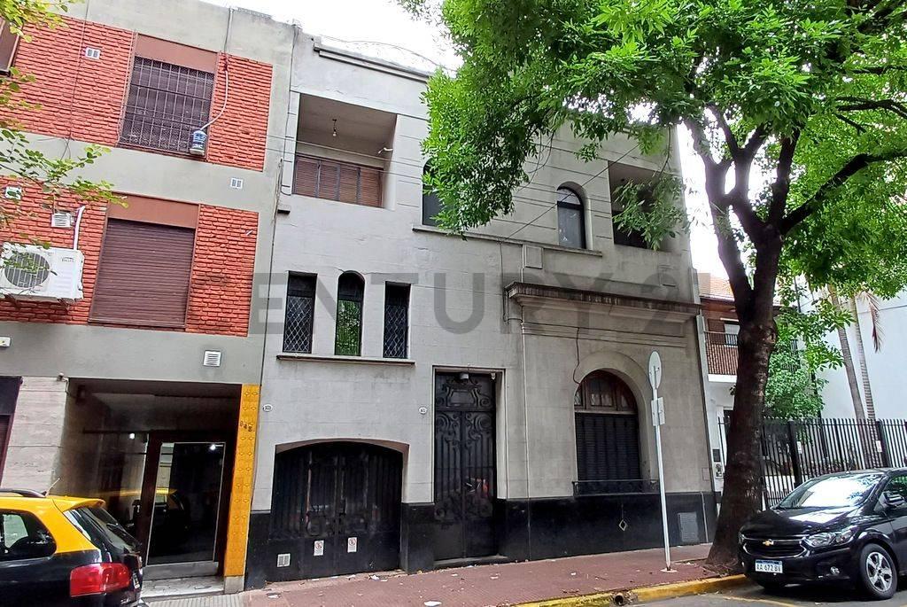 CASA EN VENTA 4 DORMITORIOS CON COCHERA, JARDÍN Y TERRAZA - FLORES NORTE — foto 1