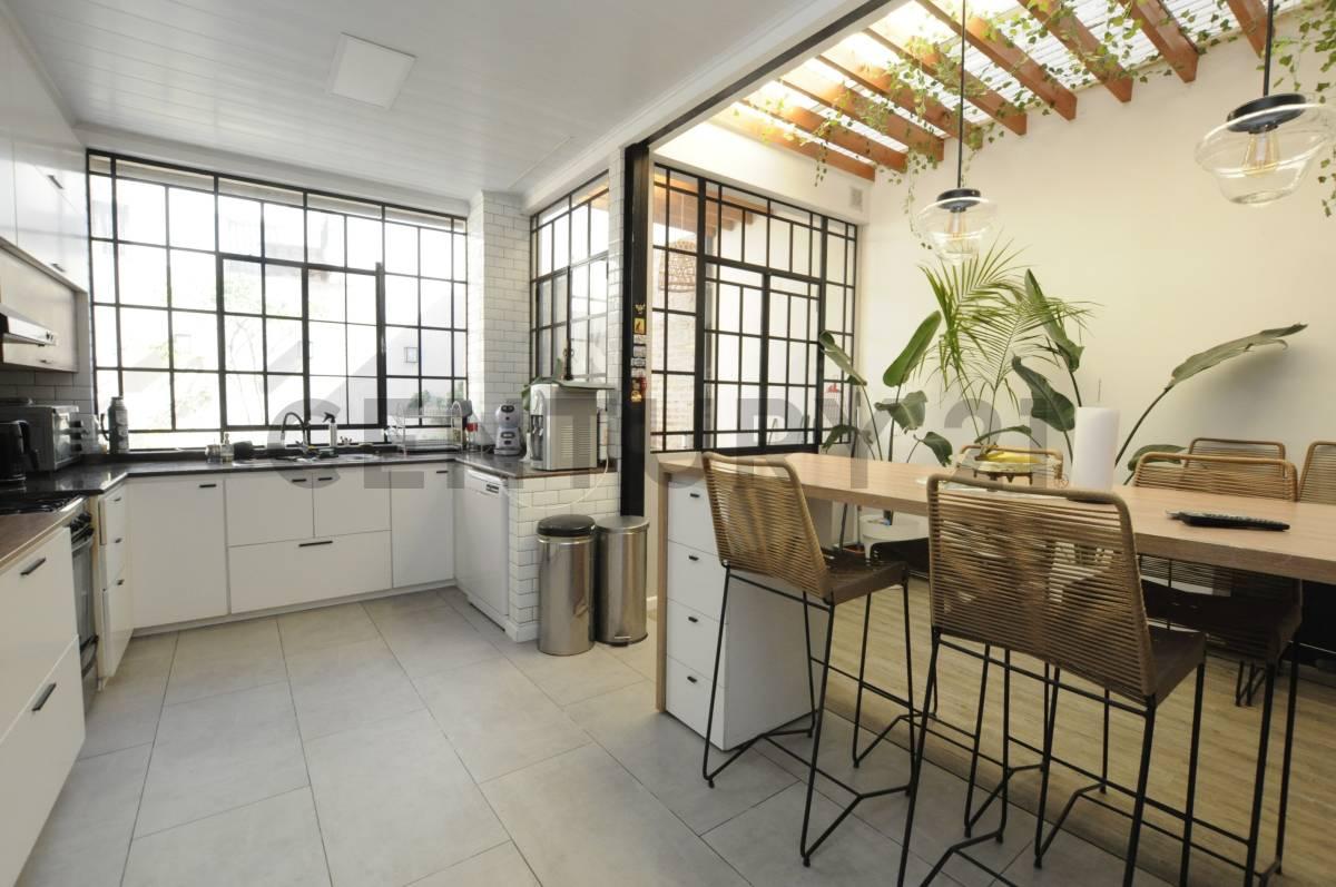 VENTA CASA 4 AMBIENTES CON COCHERA Y JARDÍN - VILLA SANTA RITA — foto 1