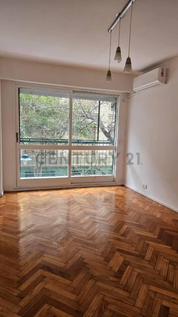ALQUILER - San Telmo - Departamento de 2 ambientes con balcón al frente. — foto 1