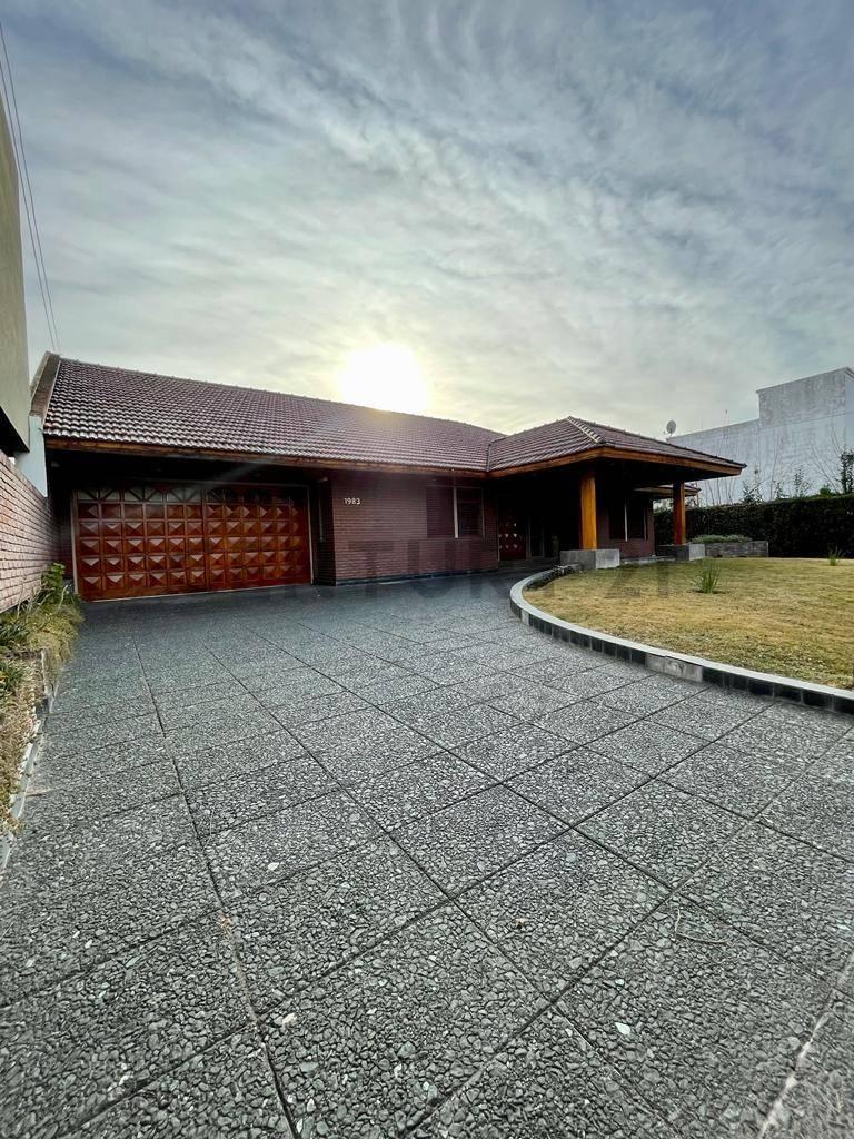 Casa en venta 4 dormitorios en Gonnet — foto 1