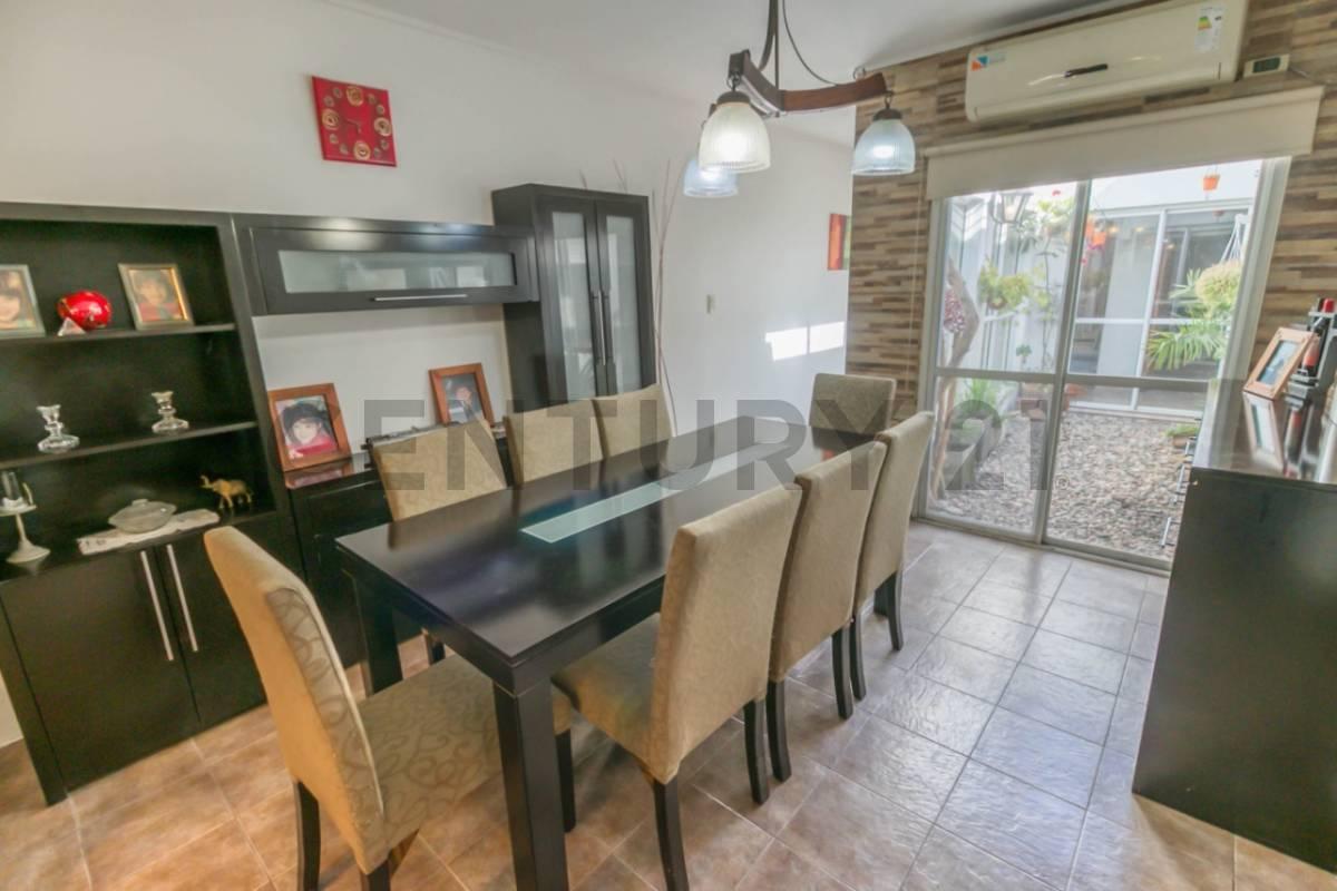 Casa en venta con tres dormitorios en La Plata — foto 1