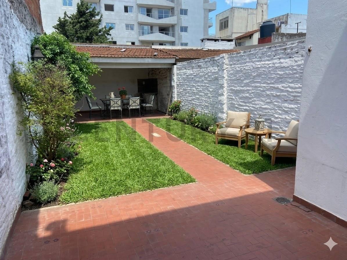 VENTA Casa tipo dúplex 4 ambientes con patio y cochera – APTO CRÉDITO – ACEPTA PERMUTA — foto 1