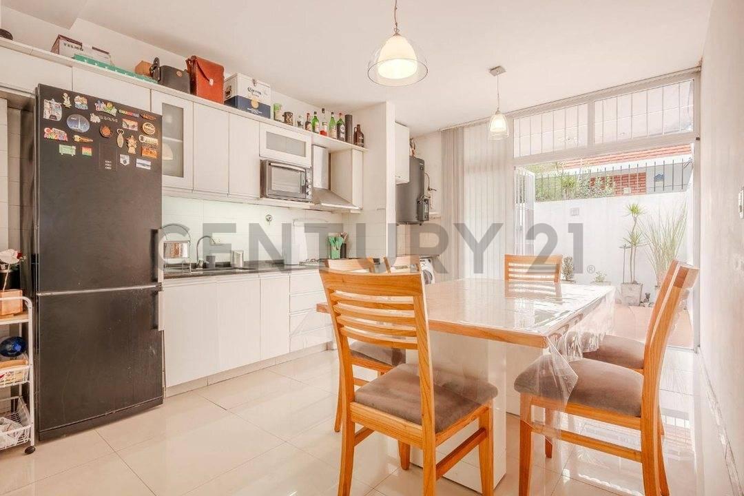 VENTA Casa duplex 3 ambientes con cochera, patio y parrilla | Ciudadela - APTO CRÉDITO — foto 1
