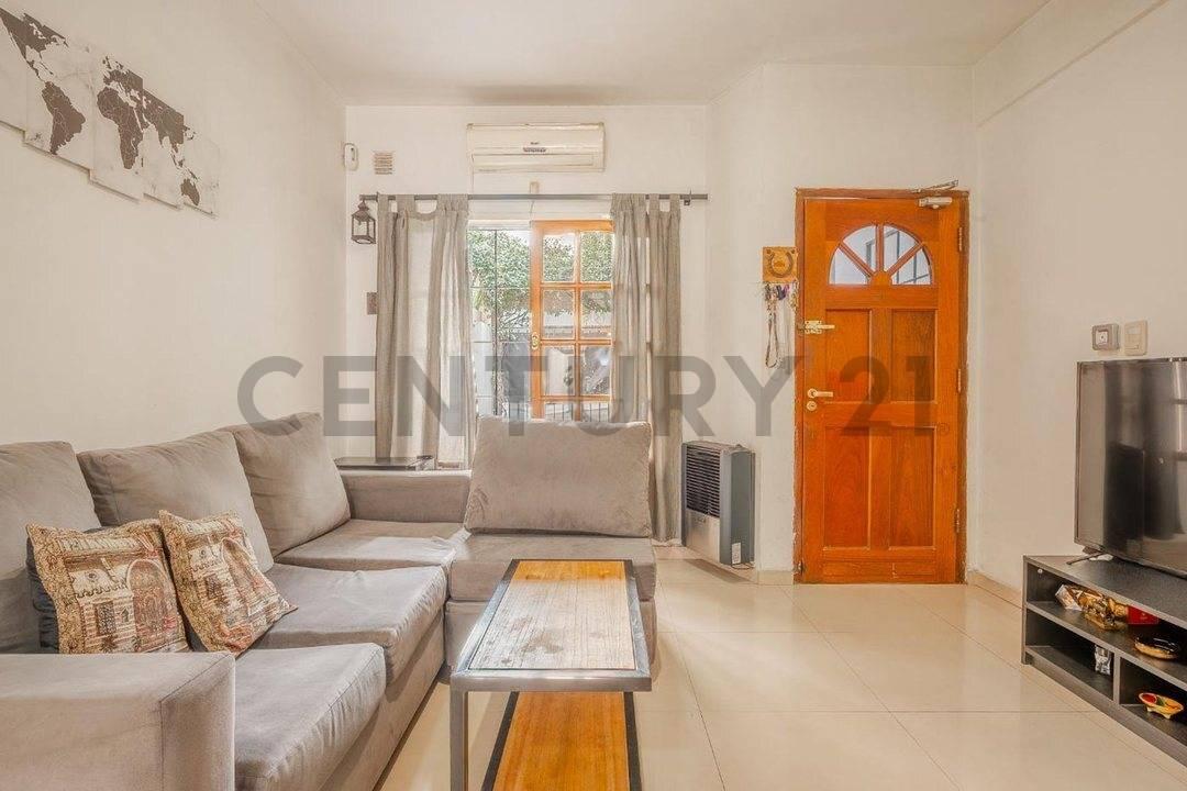 VENTA PH dúplex 3 ambientes con cochera, patio y parrilla | Ciudadela - Acepta permuta — foto 1