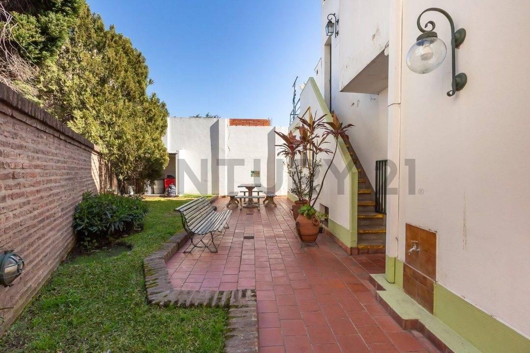 Venta policonsultorio con ascensor en Ramos Mejía - Acepta permuta — foto 1