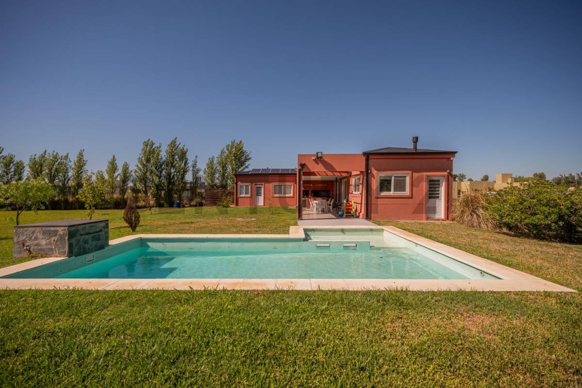 Venta Casa 4 ambientes doble lote 2016 m2 | Barrio Cerrado Los Juncos PERMUTA — foto 1