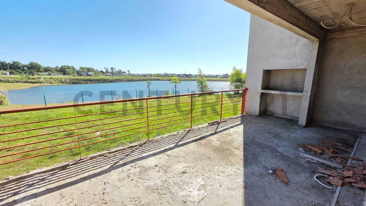 VENTA Departamento tipo dúplex 4 ambientes c/ cochera en Bloque 1 de complejo cerrado | Luján — foto 1