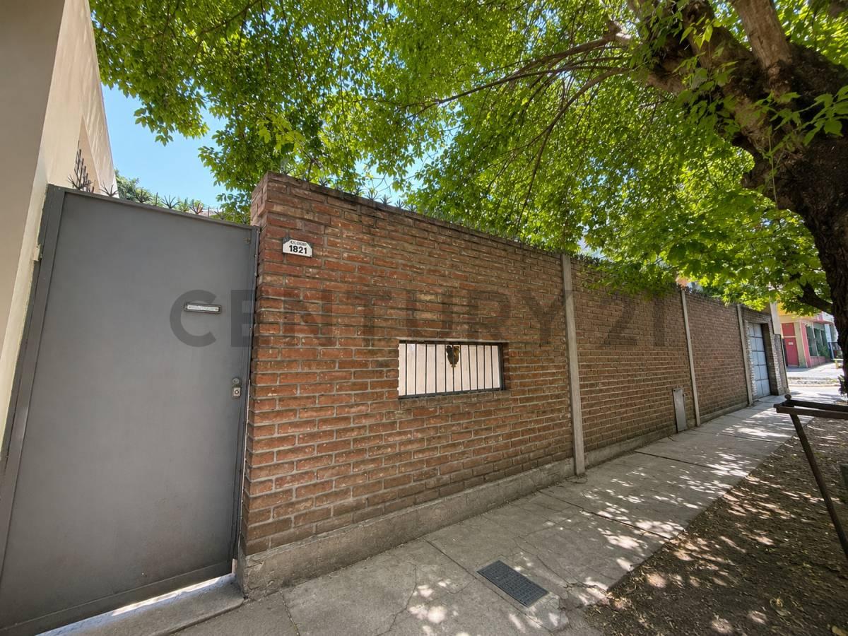 Casa en Venta 4 ambientes + 2 Locales en Ituzaingó — foto 1