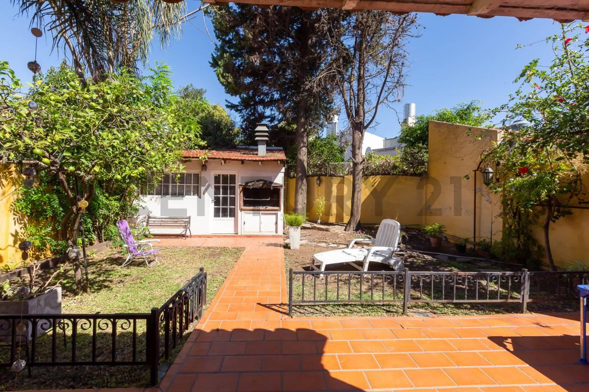 VENTA CASA 5 AMB. CON JARDIN EN RAMOS MEJÍA - PERMUTA — foto 1