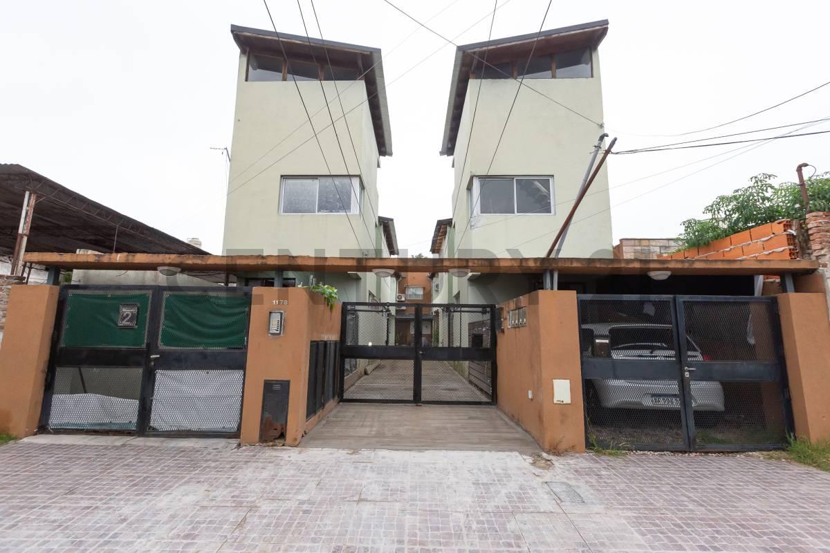VENTA Dúplex 3 ambientes con patio y cochera en complejo | Hurlingham — foto 1