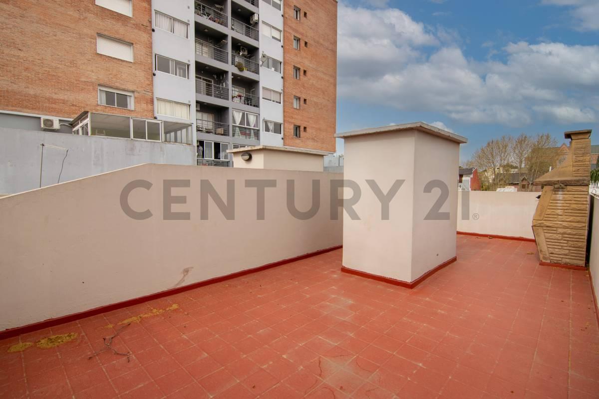 VENTA | DÚPLEX 3 AMBIENTES CON COCHERA, TERRAZA Y PARRILLA – SANTOS LUGARES — foto 1