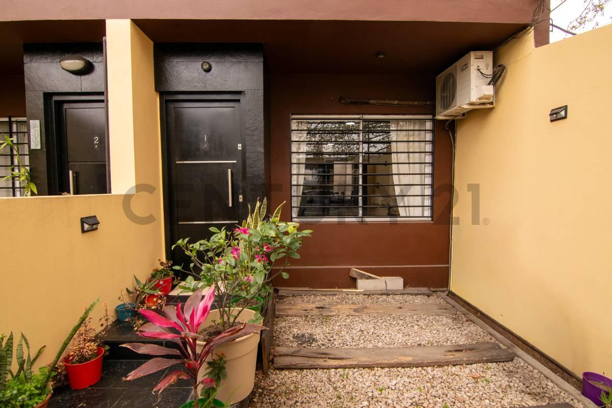 VENTA | DÚPLEX 3 AMBIENTES CON COCHERA, TERRAZA Y PARRILLA – SANTOS LUGARES — foto 1