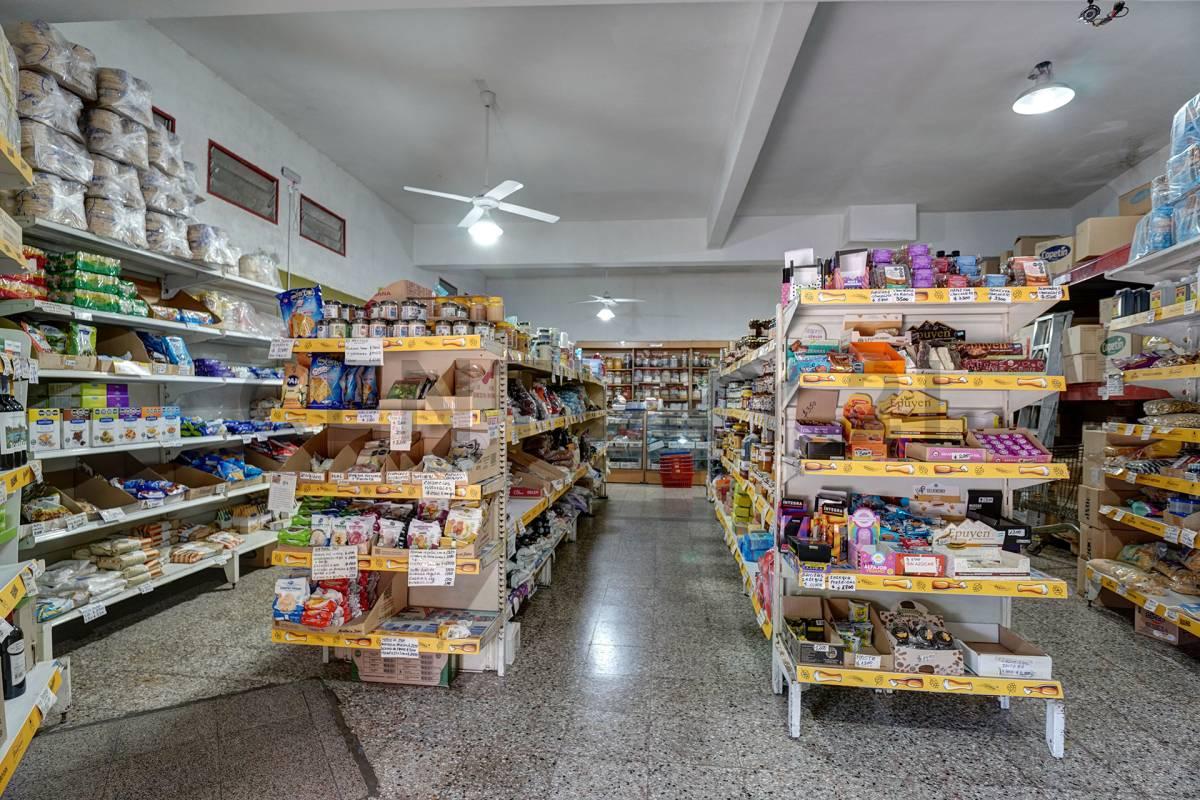 Venta Local con deposito y casa de 6 ambientes en Parque Avellaneda — foto 1