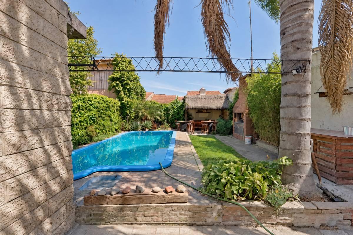 VENTA CASA 4 AMBIENTES CON PILETA, QUINCHO Y PARRILLA - SAN JUSTO — foto 1