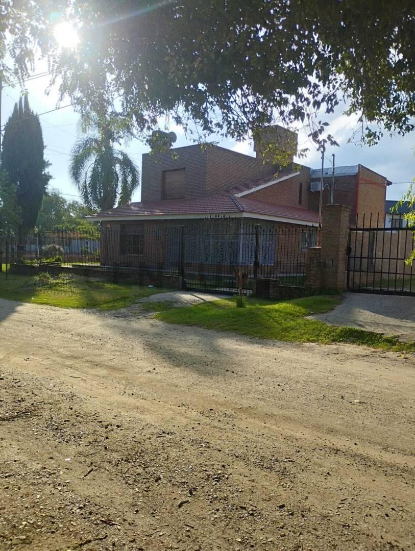 Venta Villa Allende Dos Casas en Terreno Grande Zona Lomas Sur — foto 1