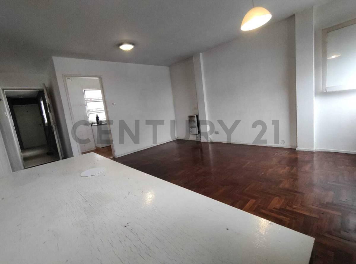 Alquiler Dpto 1 Dorm Cocina Separada Gran Living Comedor Expensas Bajas — foto 1