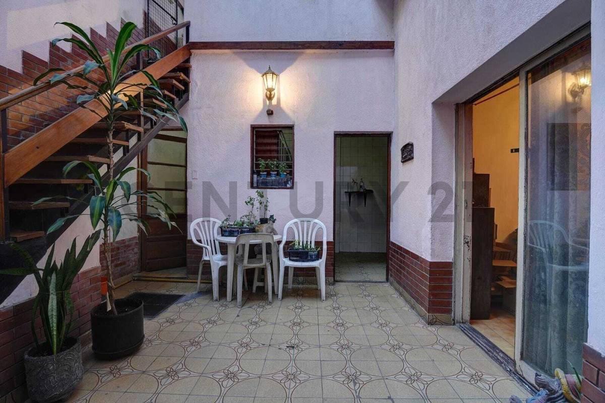 VENTA CASA MULTIFAMILIAR O FAMILIA NUMEROSA, MUCHA LUZ, BARRIO BOEDO — foto 1