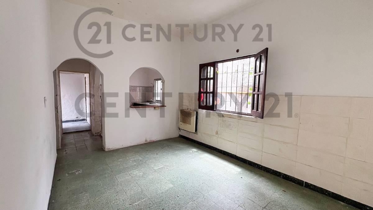 VENTA PH A RECICLAR DE 3 AMBIENTES C/ PATIO VILLA MARTELLI — foto 1
