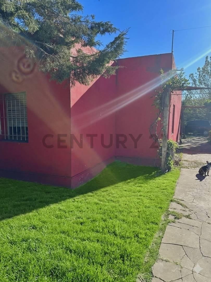 Casa quinta de 1327 M2 con casa a refaccionar en Mercedes ¡OPORTUNIDAD! — foto 1