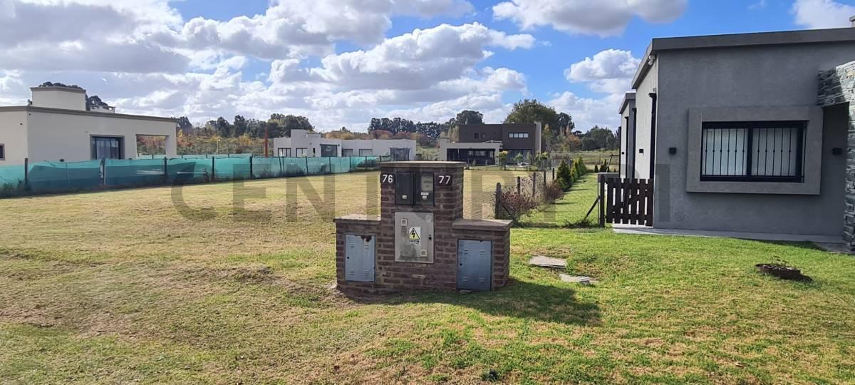 TERRENO EN VENTA EN BARRIO PRIVADO LAS CALANDRIAS CAMPANA — foto 1