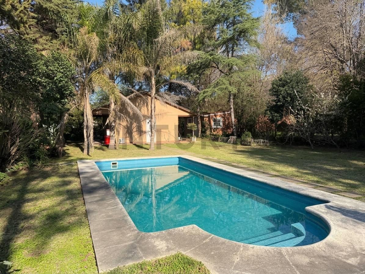 VENTA CASA DE 5 AMBIENTES EN PARQUE LELOIR — foto 1