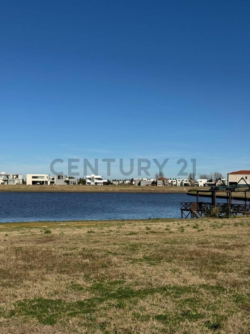 Lote grande al agua y salida al río, con amarra propia en El Naudir Aguas Privadas — foto 1
