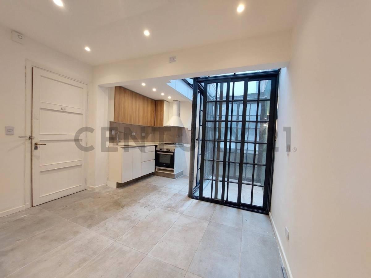 VENTA DOS AMBIENTES CON PATIO- HABITACIONAL Y COMERCIAL - APTO PROFESIONAL — foto 1