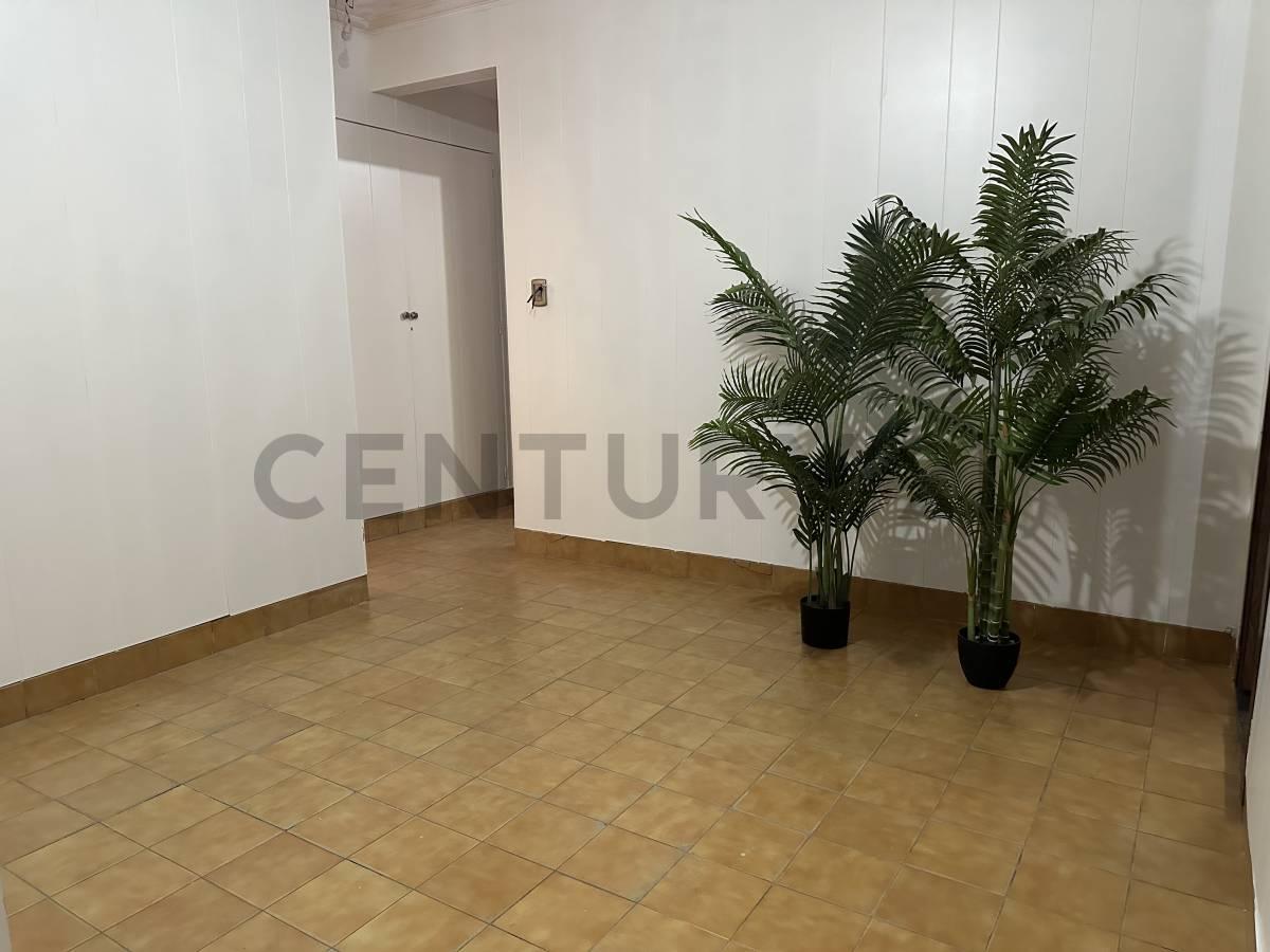 Venta departamento tipo PH 3 ambientes con doble patio en villa pueyredon — foto 1