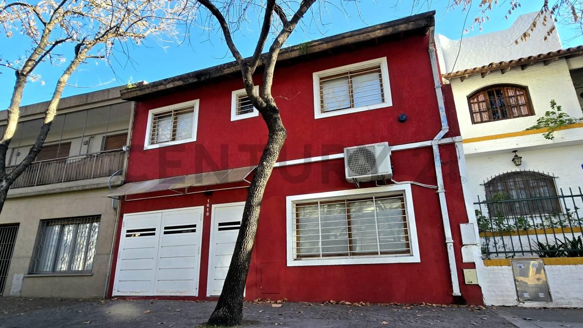 VENTA CASA 4 AMBIENTES CON GARAGE, PATIO Y QUINCHO. SE ACEPTA PERMUTA monoambiente zona parque c — foto 1
