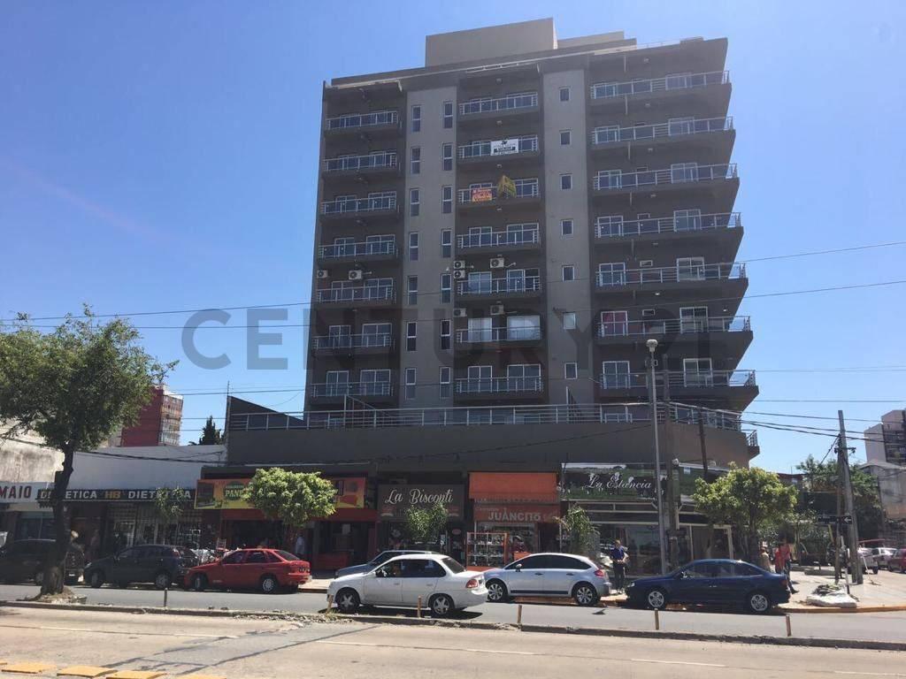 VENTA COCHERA DESCUBIERTA EN EDIFICIO – OPORTUNIDAD EN LA ZONA — foto 1