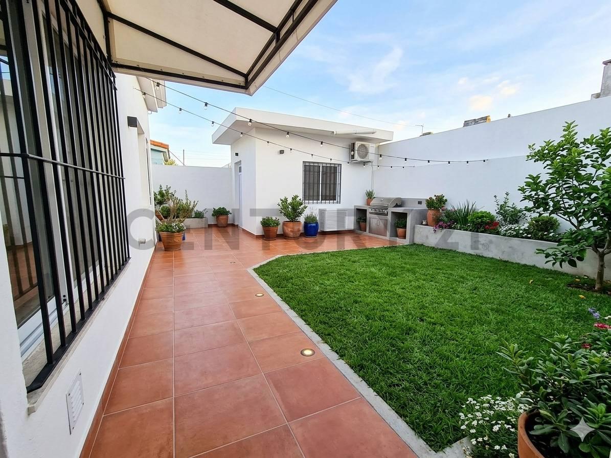 Casa 4 Ambientes Impecable | 196m² | Garage Doble y Todos los Servicios — foto 1