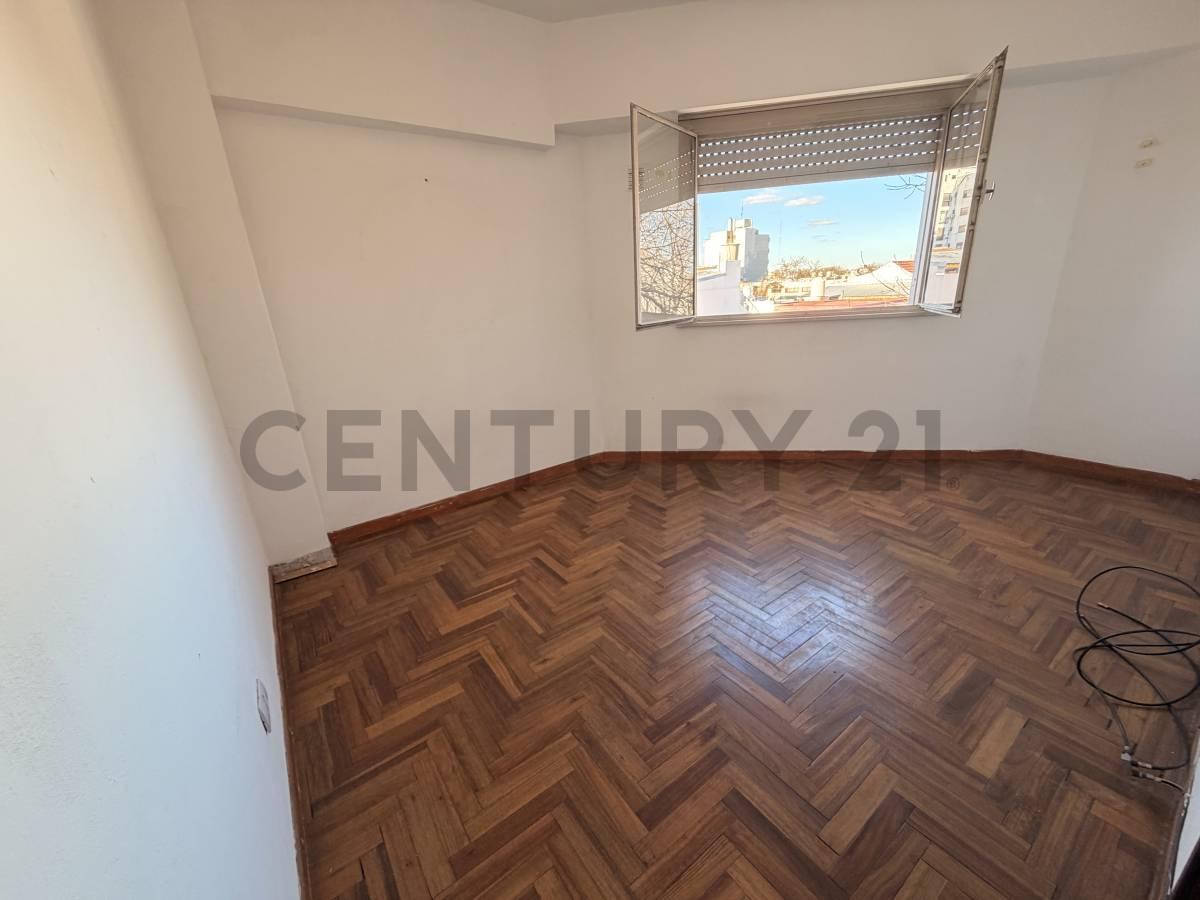 Venta PH 2 AMBIENTES VILLA DEVOTO A RECICLAR CON BALCÓN Y TERRAZA PRIVADA — foto 1