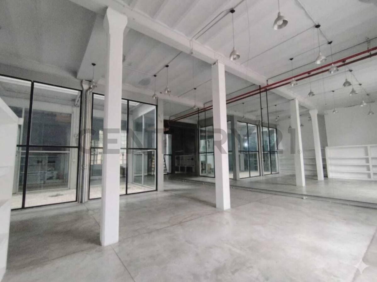VENTA Imponente Multiespacio en Distrito Diseño, Barracas - Techos altos, moderno, doble acceso — foto 1