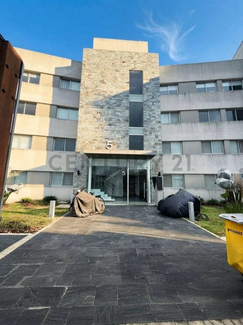 VENTA MONOAMBIENTE CON BALCÓN Y VISTA A LA LAGUNA – AQUA 5, LAGOON PILAR — foto 1
