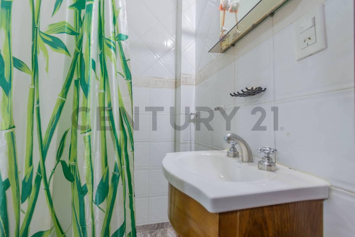 VENTA CASA 6 AMBIENTES 4 DORMITORIOS + COCHERA + QUINCHO + TERRAZA | LA PATERNAL — foto 1