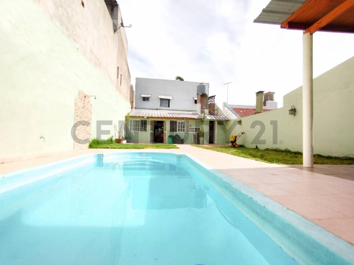 VENTA CASA 4 AMBIENTES CON PILETA - BILLINGHURST, SAN MARTÍN - ACEPTA PERMUTA!! — foto 1