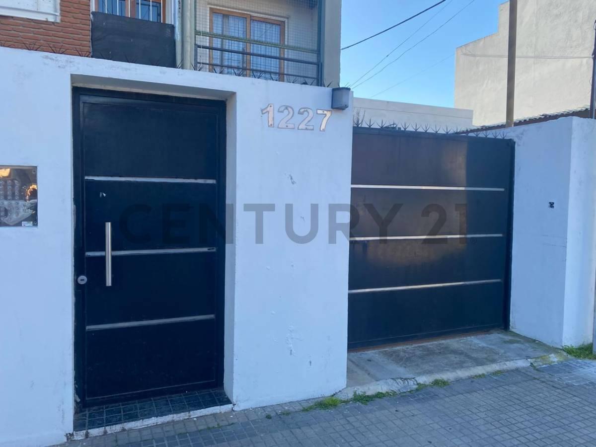 DEPARTAMENTO UN DORMITORIO CON COCHERA EN VENTA - POSIBLE APTO BANCO — foto 1