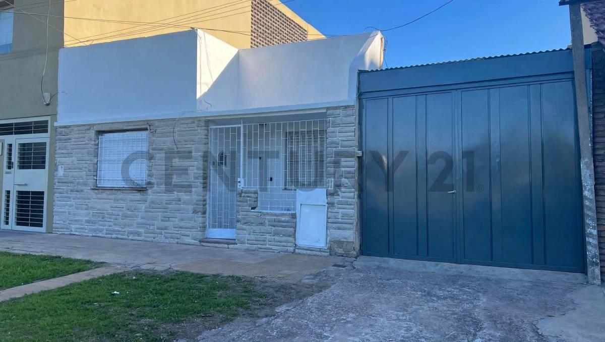Galpón con vivienda al frente sobre Av. Circunvalación, La Plata — foto 1