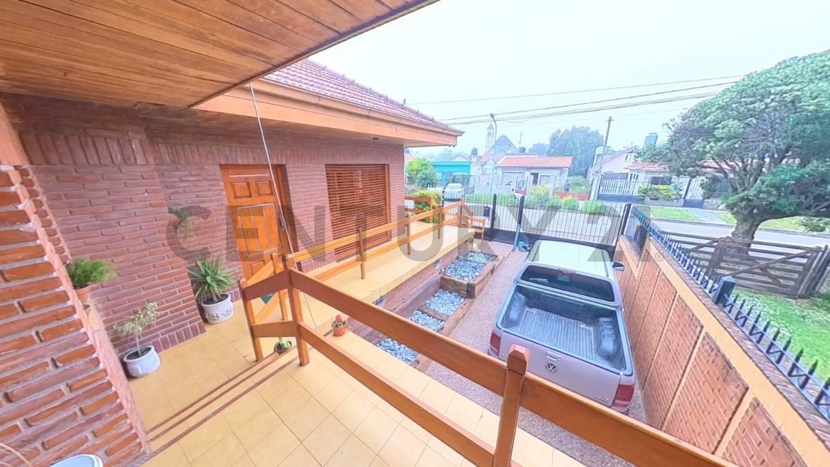 Hermoso chalet de 4 ambientes con amplio parque y piscina cl — foto 1