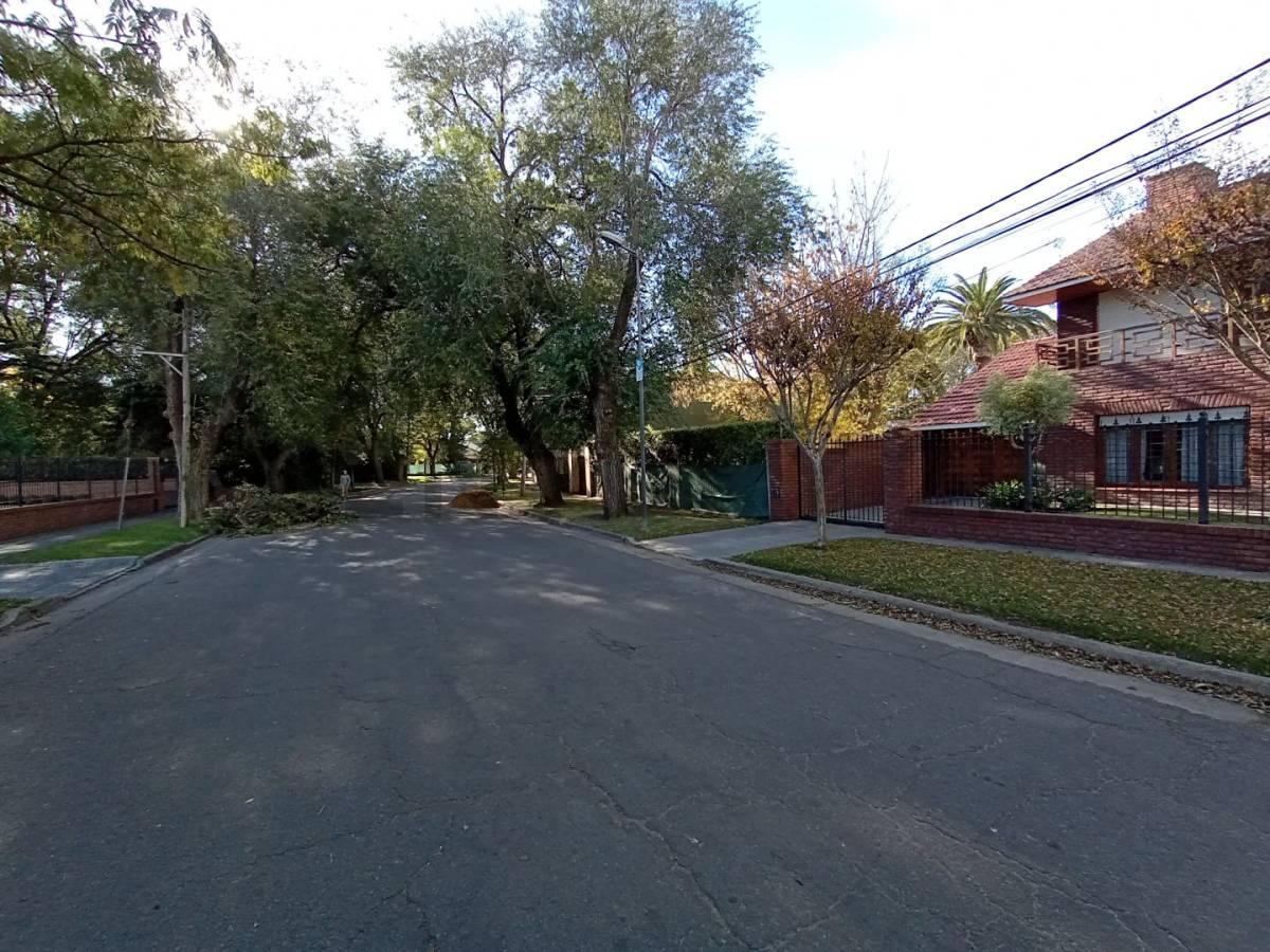 VENTA TERRENO CON CONSTRUCCIÓN DE DISEÑO, BARRIO BOSQUE ALEGRE — foto 1