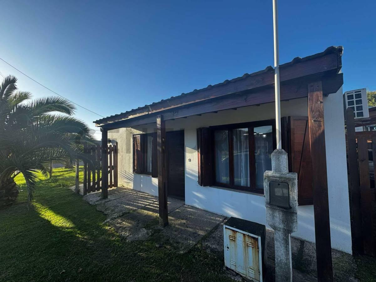 Casa en esquina de 3 ambientes con amplio patio en Playa Serena — foto 1