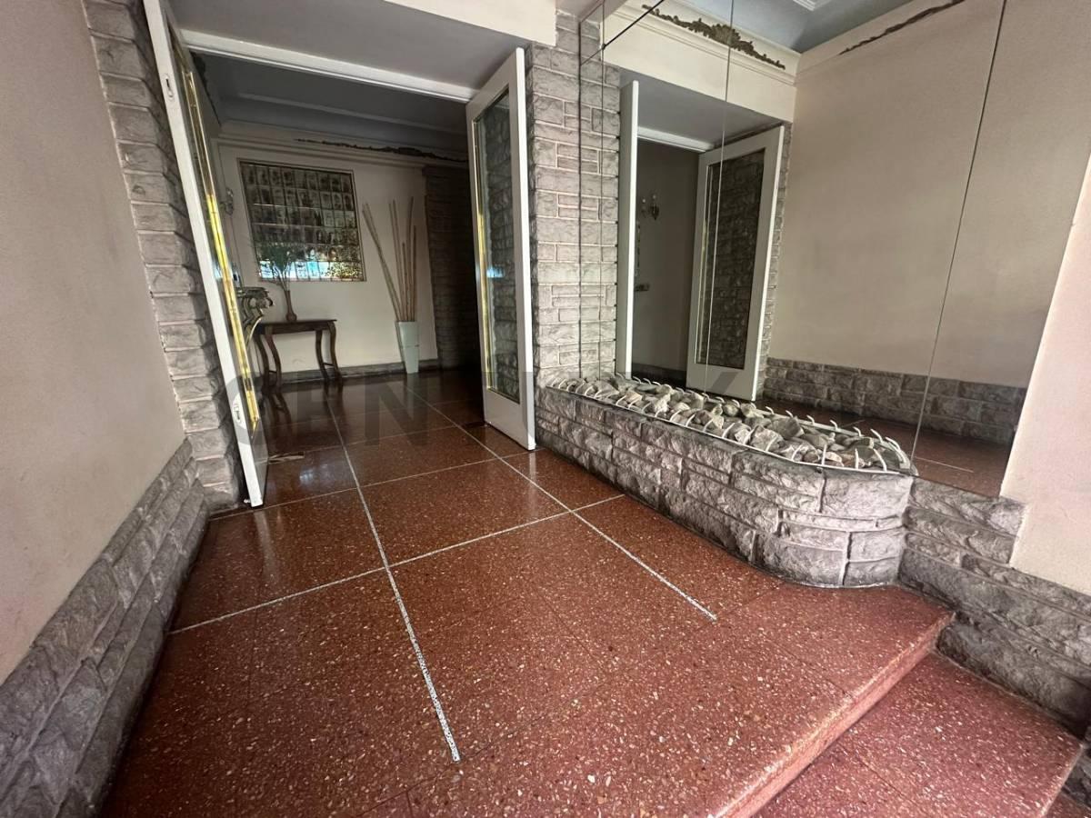 Dos ambientes en zona centro con lavadero semi reciclado al contrafrente — foto 1