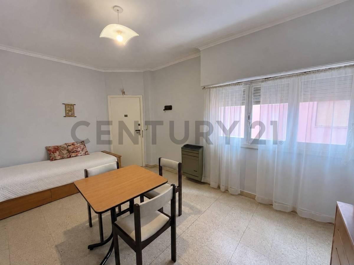 PH 2 ambientes con patio en Chauvin — foto 1