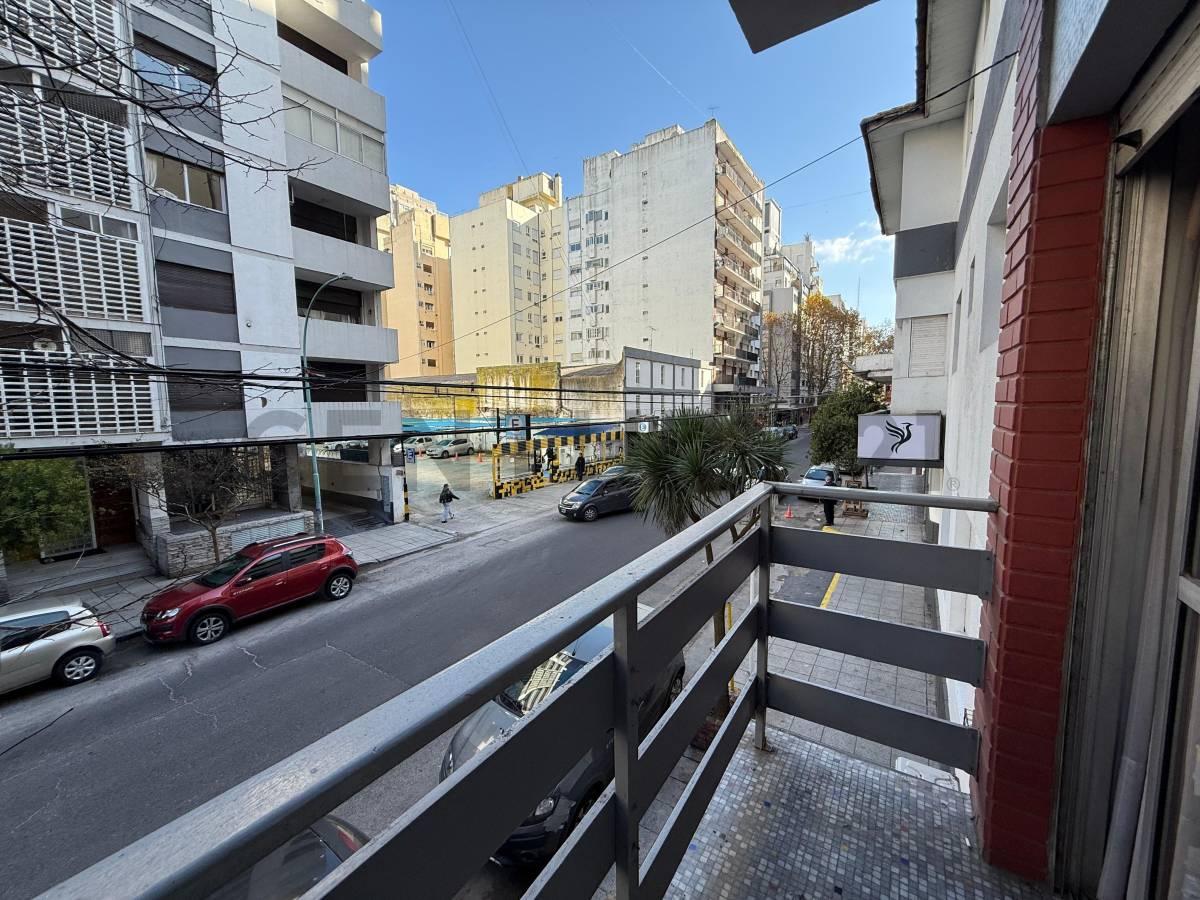 Departamento de 2 ambientes al frente con balcón en Plaza Colón — foto 1