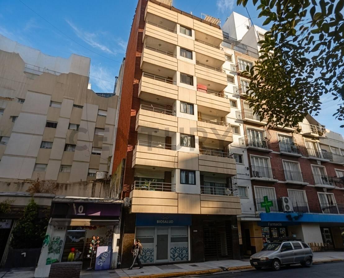 VENTA MONOAMBIENTE CONTRAFRENTE DIVIDIDO CON BALCON Y BAULERA. ZONA CENTRO — foto 1