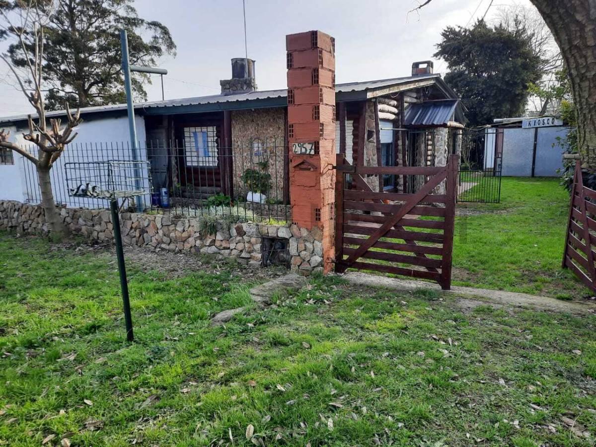Vendo Lote con casa y 2 galpones. — foto 1