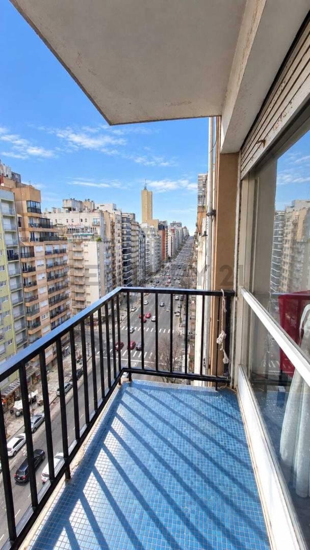 Departamento 2 ambientes con dependencia y balcón USD 98.000 . Frente a Plaza Colón — foto 1