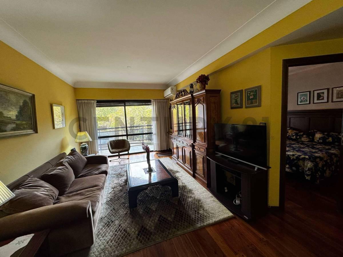 Exclusivo departamento de 3 ambientes al frente con amplio balcón zona La Perla — foto 1