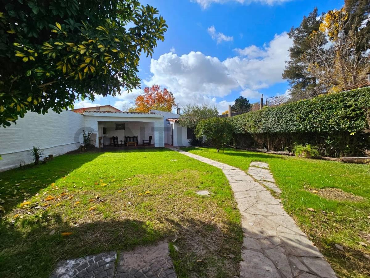 Oportunidad! Casa con jardín en Tigre! — foto 1