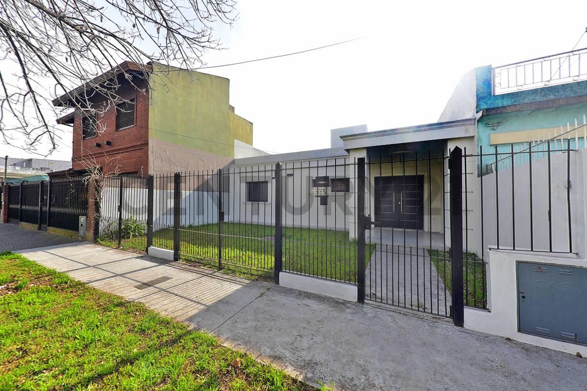 VENTA CASA 4 AMBIENTES CASTELAR APTA CREDITO — foto 1